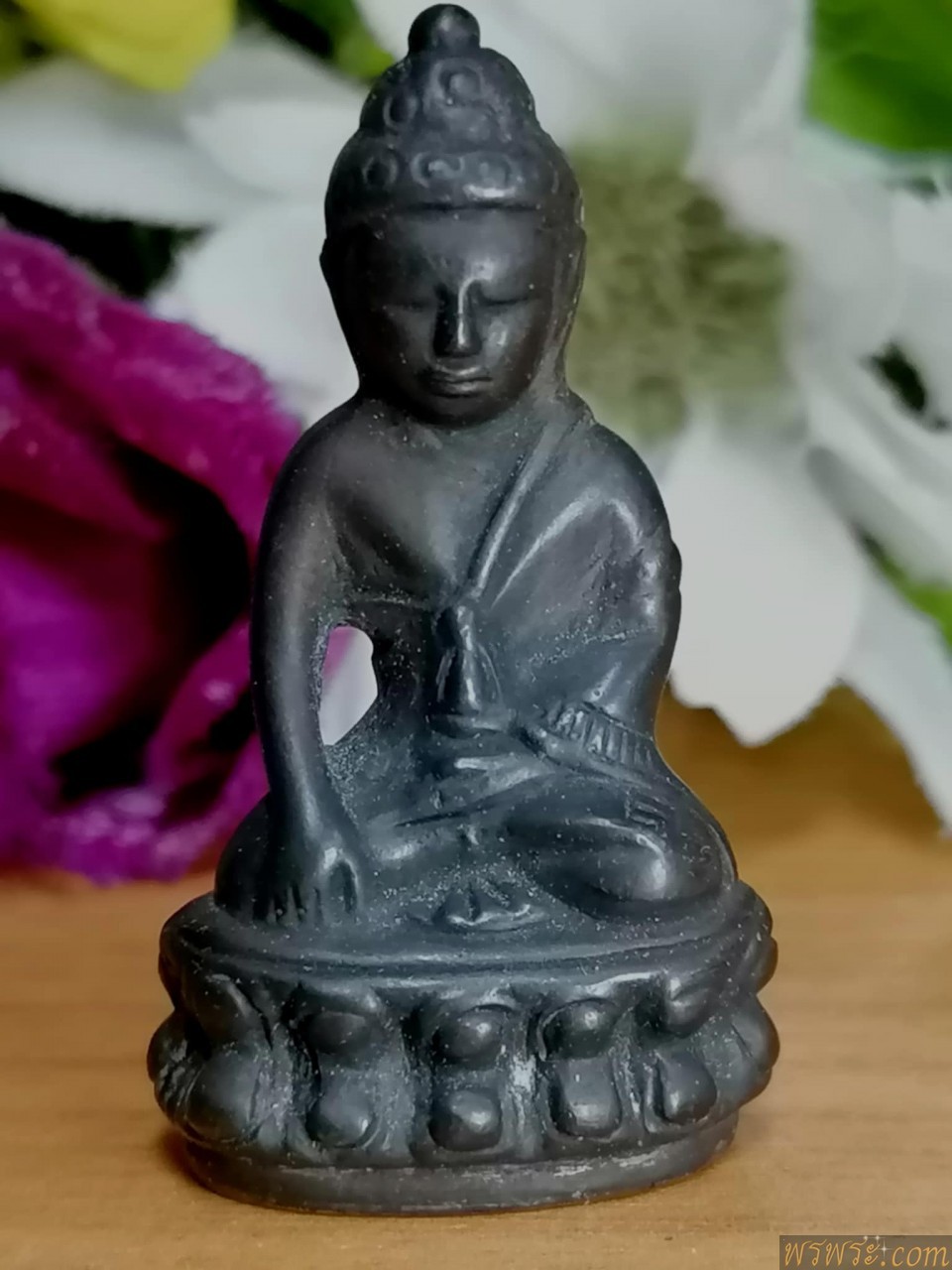 พระกริ่งปวเรศ เนื้อสำริด กริ่งดัง ปิดแผ่นทองแดง รักดำปะปลาย