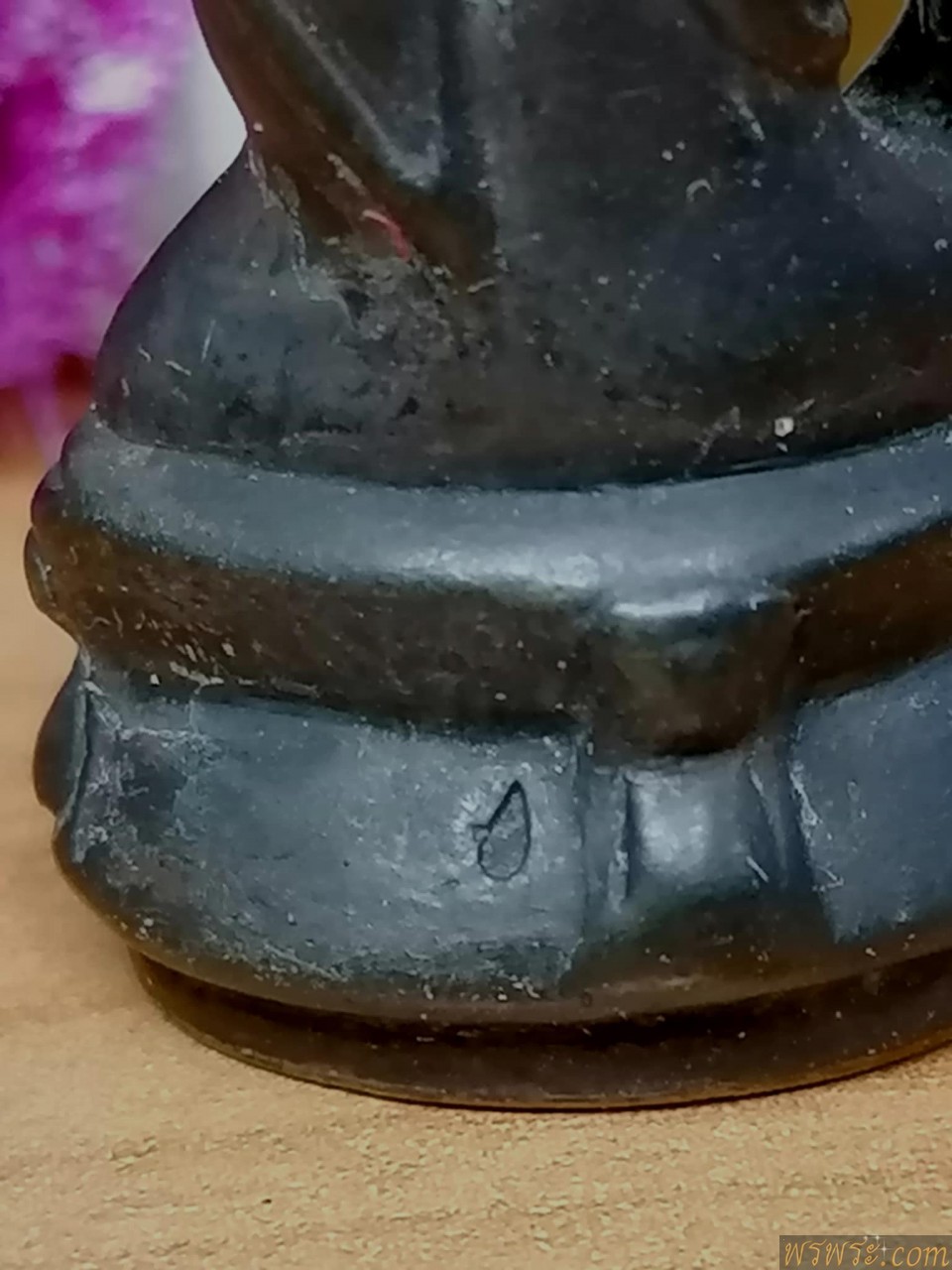 พระกริ่งปวเรศ เนื้อสำริด กริ่งดัง ปิดแผ่นทองแดง รักดำปะปลาย