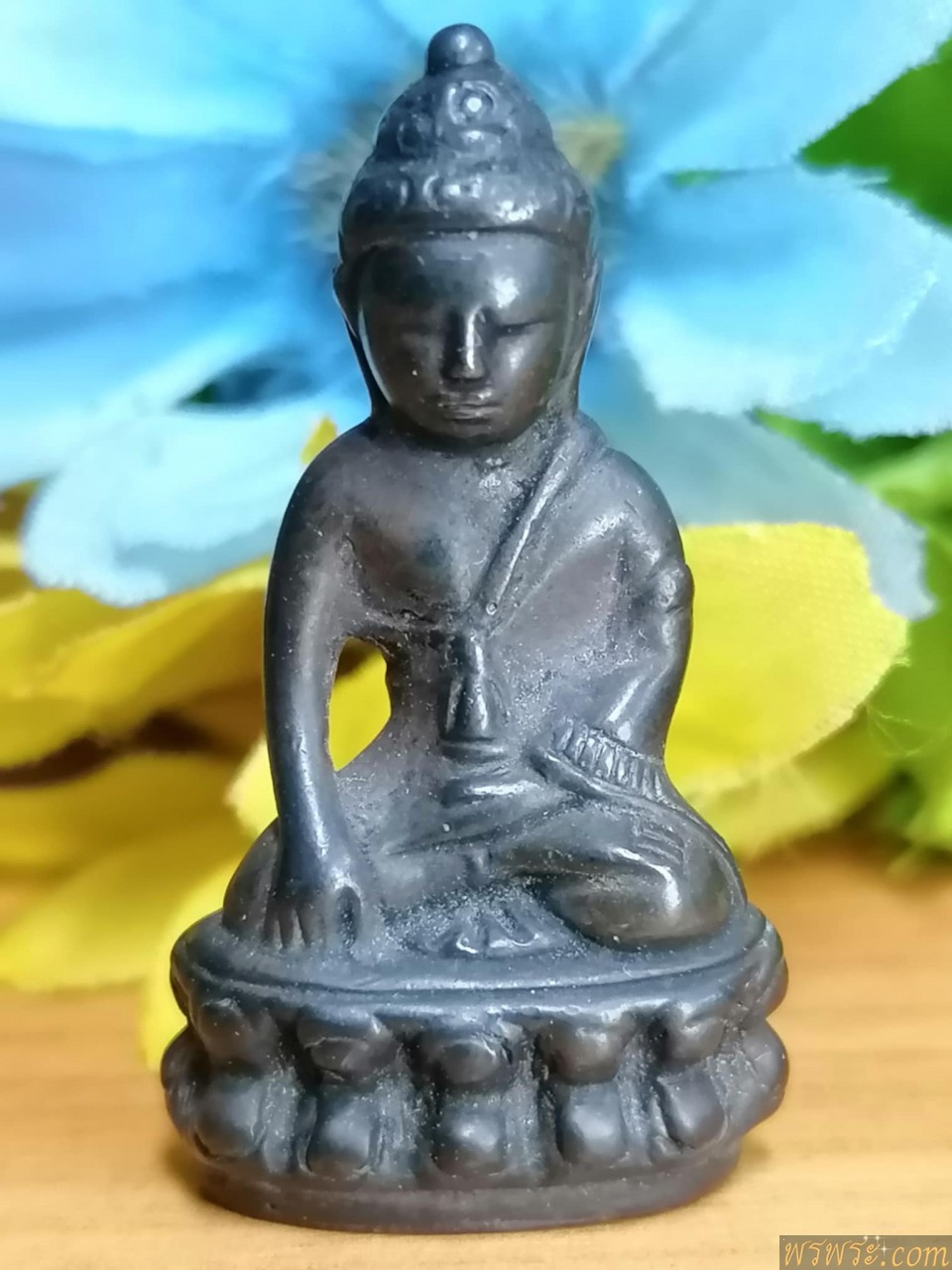 พระกริ่งปวเรศ เนื้อสำริด กริ่งดัง ปิดแผ่นทองแดง รักดำปะปลาย