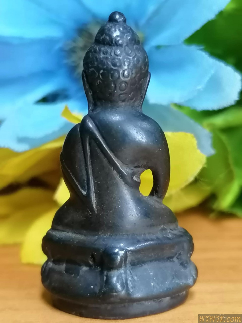 พระกริ่งปวเรศ เนื้อสำริด กริ่งดัง ปิดแผ่นทองแดง รักดำปะปลาย