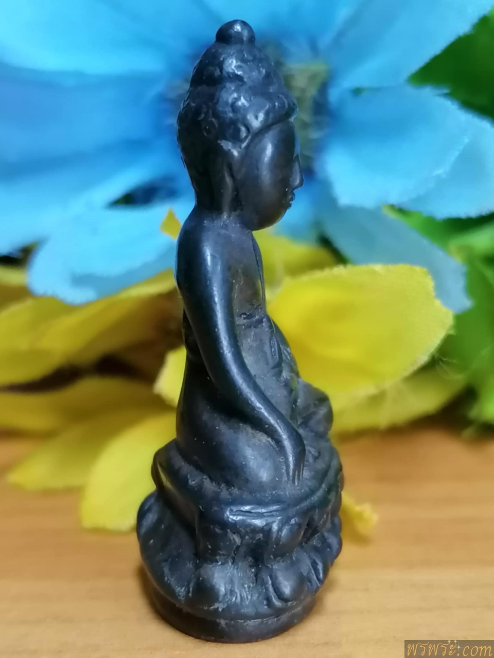 พระกริ่งปวเรศ เนื้อสำริด กริ่งดัง ปิดแผ่นทองแดง รักดำปะปลาย