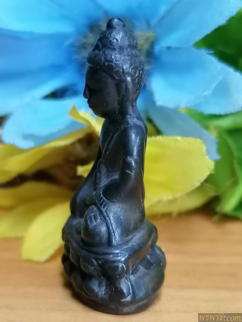 พระกริ่งปวเรศ เนื้อสำริด กริ่งดัง ปิดแผ่นทองแดง รักดำปะปลาย