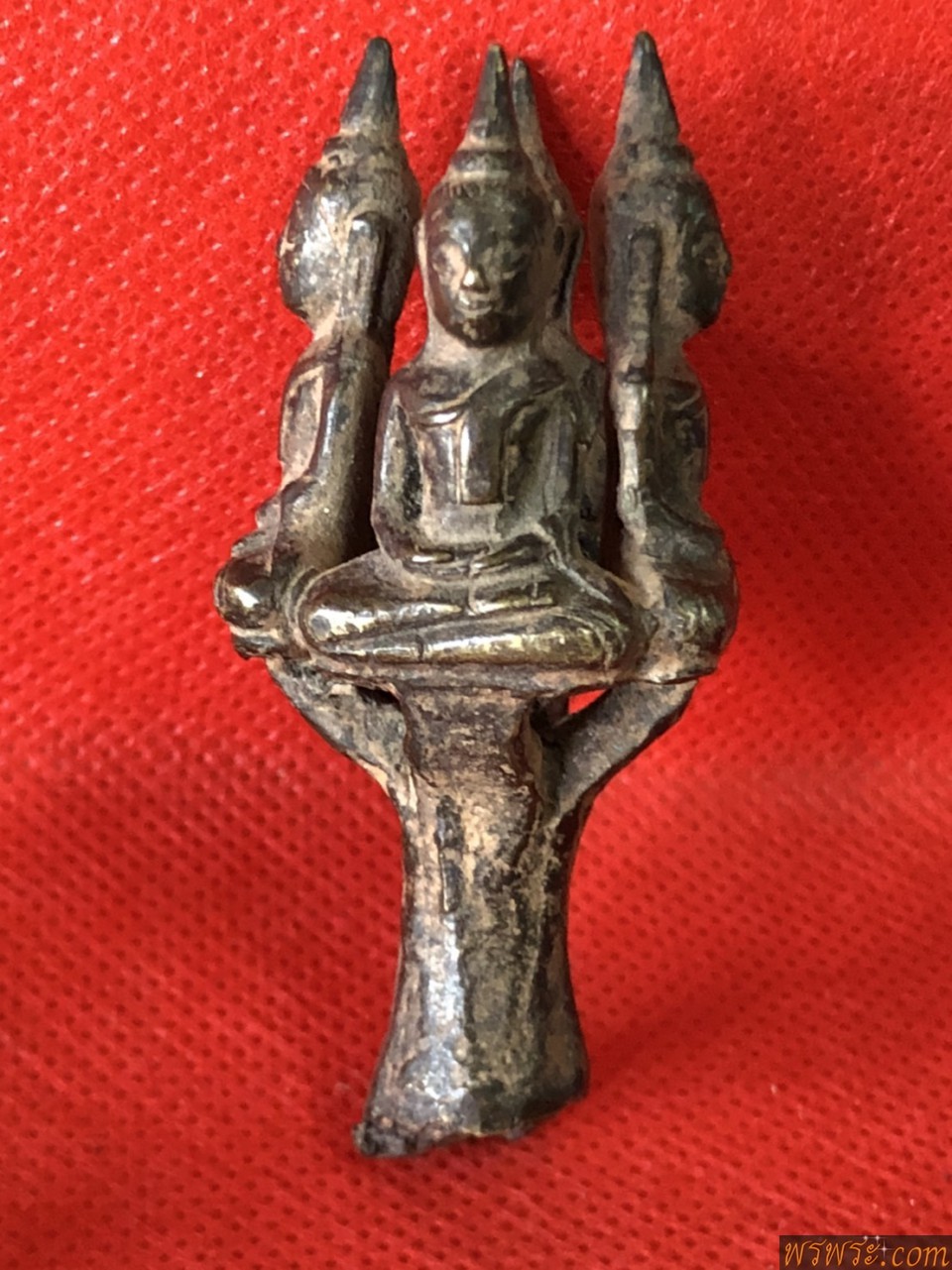 พระยอดธง ช่อ๔องค์๔หน้า๔ทิศ ปางสมาธิ เนื้อสัมฤทธิ์เก่าๆ ก่อนปี2500/พบ1ช่อ4องค์ ณ.วันที่20/02/2564/Phra Yod Thong, 4 Buddha images, meditation posture, old bronze Before the year 2500 / found 1 bouquet of 4 pieces As of 20/02/2564