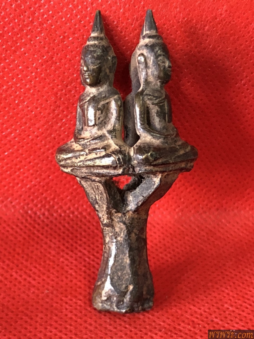 พระยอดธง ช่อ๔องค์๔หน้า๔ทิศ ปางสมาธิ เนื้อสัมฤทธิ์เก่าๆ ก่อนปี2500/พบ1ช่อ4องค์ ณ.วันที่20/02/2564/Phra Yod Thong, 4 Buddha images, meditation posture, old bronze Before the year 2500 / found 1 bouquet of 4 pieces As of 20/02/2564