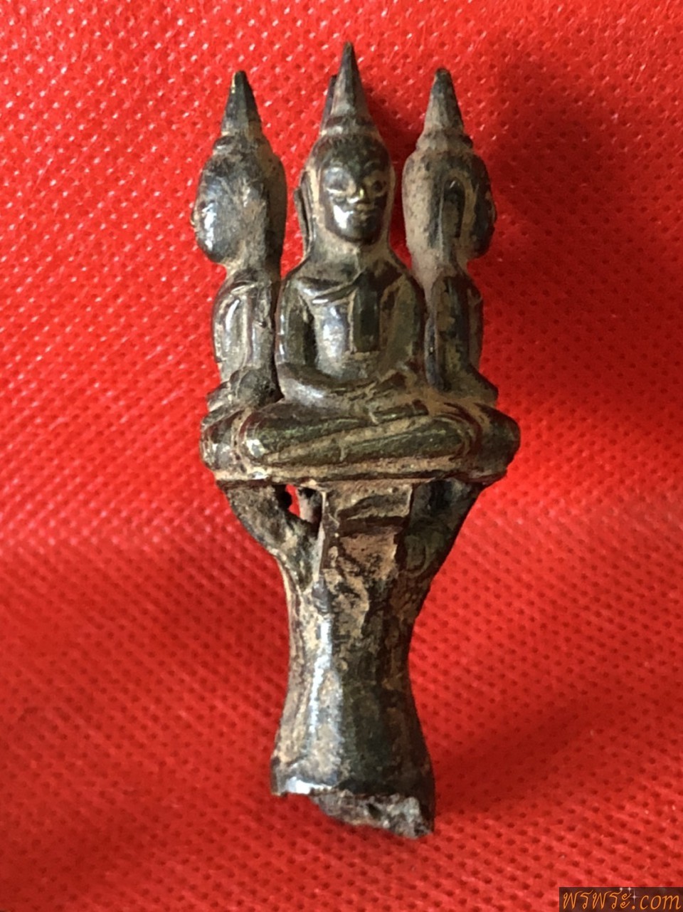 พระยอดธง ช่อ๔องค์๔หน้า๔ทิศ ปางสมาธิ เนื้อสัมฤทธิ์เก่าๆ ก่อนปี2500/พบ1ช่อ4องค์ ณ.วันที่20/02/2564/Phra Yod Thong, 4 Buddha images, meditation posture, old bronze Before the year 2500 / found 1 bouquet of 4 pieces As of 20/02/2564