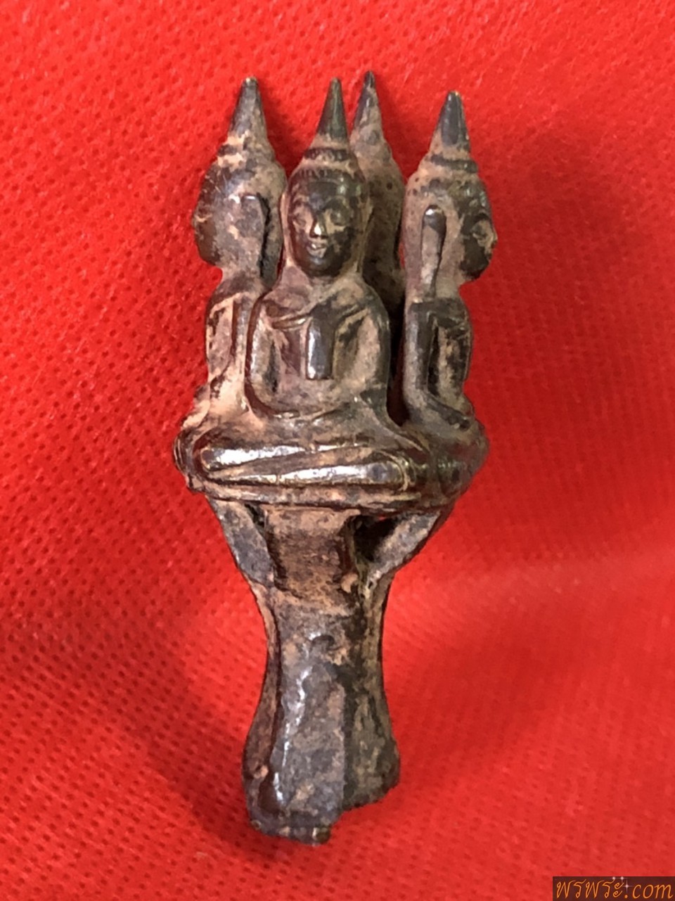 พระยอดธง ช่อ๔องค์๔หน้า๔ทิศ ปางสมาธิ เนื้อสัมฤทธิ์เก่าๆ ก่อนปี2500/พบ1ช่อ4องค์ ณ.วันที่20/02/2564/Phra Yod Thong, 4 Buddha images, meditation posture, old bronze Before the year 2500 / found 1 bouquet of 4 pieces As of 20/02/2564