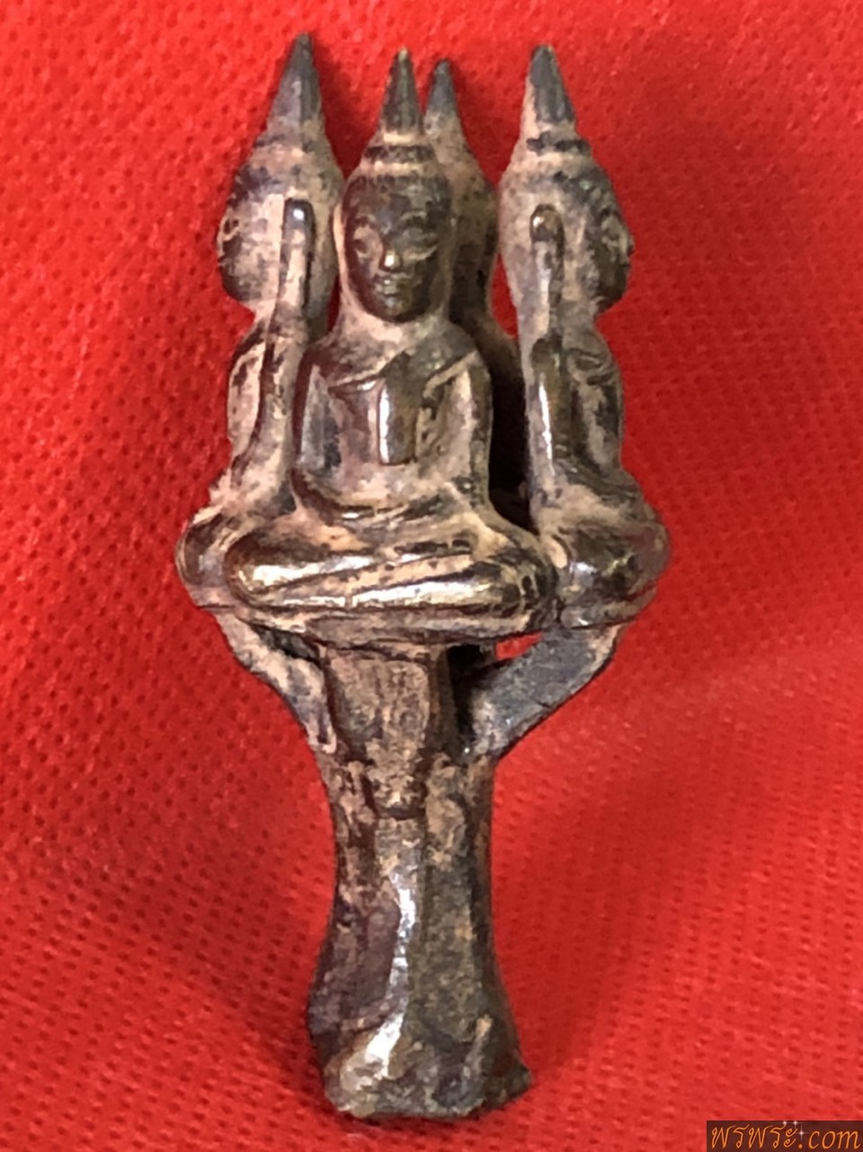 พระยอดธง ช่อ๔องค์๔หน้า๔ทิศ ปางสมาธิ เนื้อสัมฤทธิ์เก่าๆ ก่อนปี2500/พบ1ช่อ4องค์ ณ.วันที่20/02/2564/Phra Yod Thong, 4 Buddha images, meditation posture, old bronze Before the year 2500 / found 1 bouquet of 4 pieces As of 20/02/2564