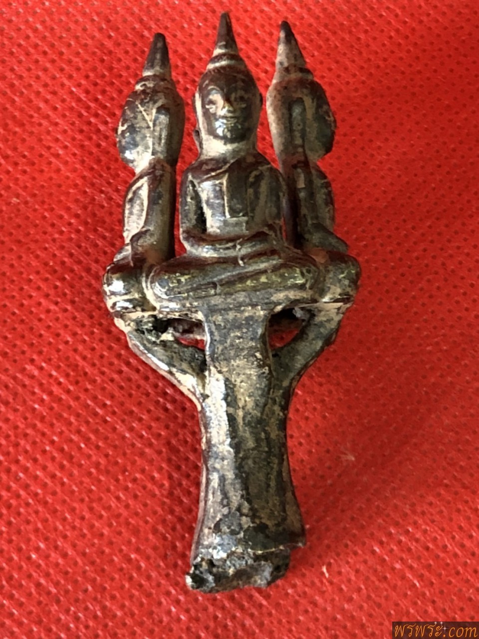 พระยอดธง ช่อ๔องค์๔หน้า๔ทิศ ปางสมาธิ เนื้อสัมฤทธิ์เก่าๆ ก่อนปี2500/พบ1ช่อ4องค์ ณ.วันที่20/02/2564/Phra Yod Thong, 4 Buddha images, meditation posture, old bronze Before the year 2500 / found 1 bouquet of 4 pieces As of 20/02/2564