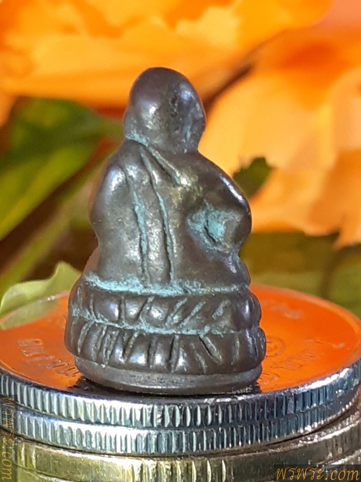 เพื่อศึกษา วทพ//พระชัยวัฒน์ หมุดทองคำ แผ่นใต้ฐาน ทองคำ มีรอยจารย์