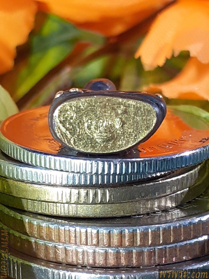 เพื่อศึกษา วทพ//พระชัยวัฒน์ หมุดทองคำ แผ่นใต้ฐาน ทองคำ มีรอยจารย์