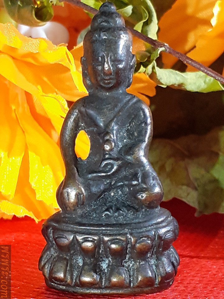 Phra Kring Pawaret under the embossed dragon base Bronze material (nawa) printed.. Phra Sai Wangพระกริ่งปวเรศ ใต้ฐานมังกรนูน เนื้อสัมฤทธิ์(นวะ)พิมพ์..พระสายวัง
