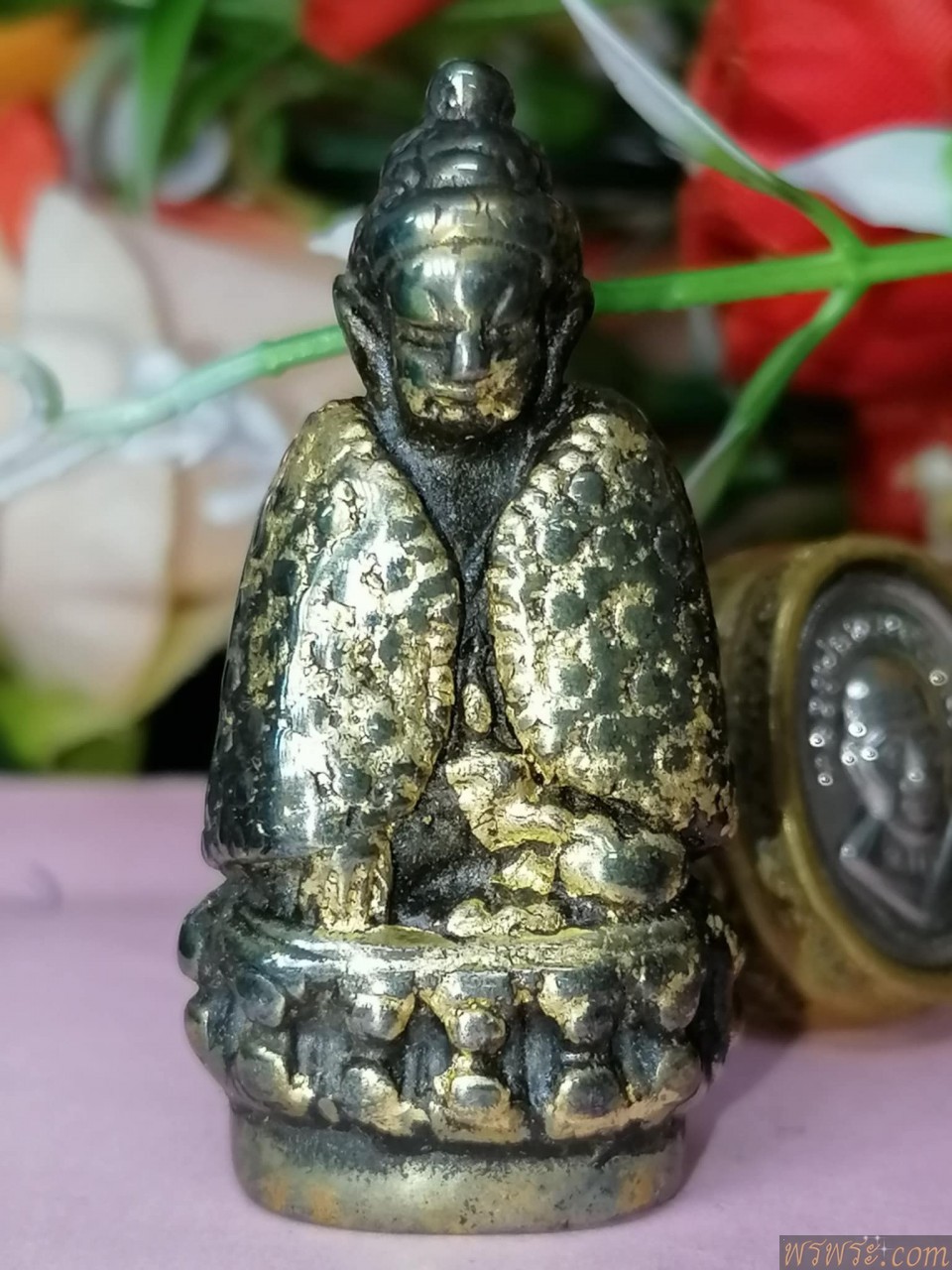 พระกริ่งปวเรศห่มคลุม ลายจีวร เนื้อเมฆสิทธิ์ จารย์ใต้ฐาน ลงรักปิดทองเก่า