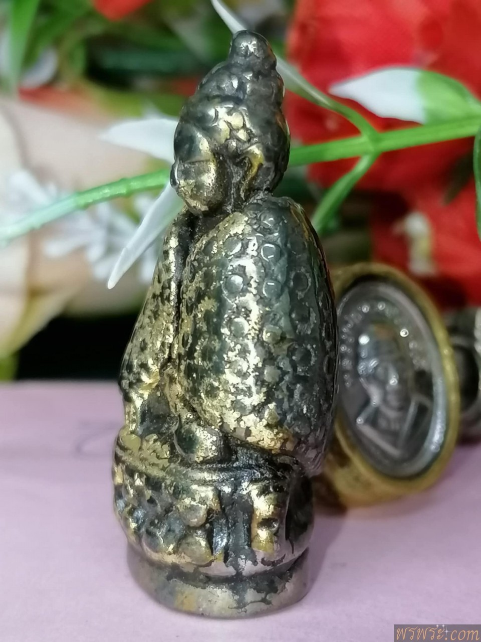 พระกริ่งปวเรศห่มคลุม ลายจีวร เนื้อเมฆสิทธิ์ จารย์ใต้ฐาน ลงรักปิดทองเก่า