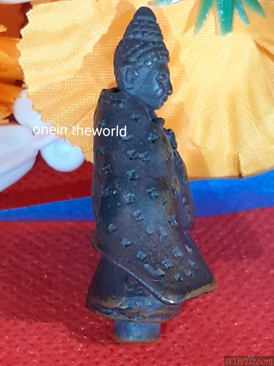 โชว์//พระกริ่ง ปวเรศ เครื่องทรงจีน ตอกลาย ปางประธานพร หล่อเต็มองค์ มีแกนช่อ พบเห็นน้อยองค์ เนื้อสัมฤทธิ์ พบ1องค์ ณ.18/06/2560Phra Kring Pawaret amulet, Chinese style, stamped pattern, posture of the blessing, full casting, with a bouquet of cores, rarely seen bronze