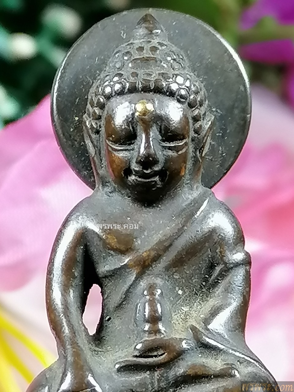 พระโชว์ วทพ//พระกริ่ง​ปวเรศ​ ประภามณฑล​ หลังตรา​สัญญา​ลักษณ์​ หมุดทอง​ เนื้อ​สัมฤทธิ์​(นวะ)​กริ่งดัง//พบ1องค์​26/03/2558//11514 พระโชว์ วทพ// พระกริ่ง​ปวเรศ​ ประภามณฑล​ หลังตรา​สัญญา​ลักษณ์​ หมุดทอง​ เนื้อ​สัมฤทธิ์​(นวะ)​กริ่งดัง//พบ1องค์​26/03/2558 Phra Kring Pawaret, Prabhamonthon, behind the symbol, gold pin. Phra Kring Pawaret，Prabhamonthon，在符号后面，金别针。