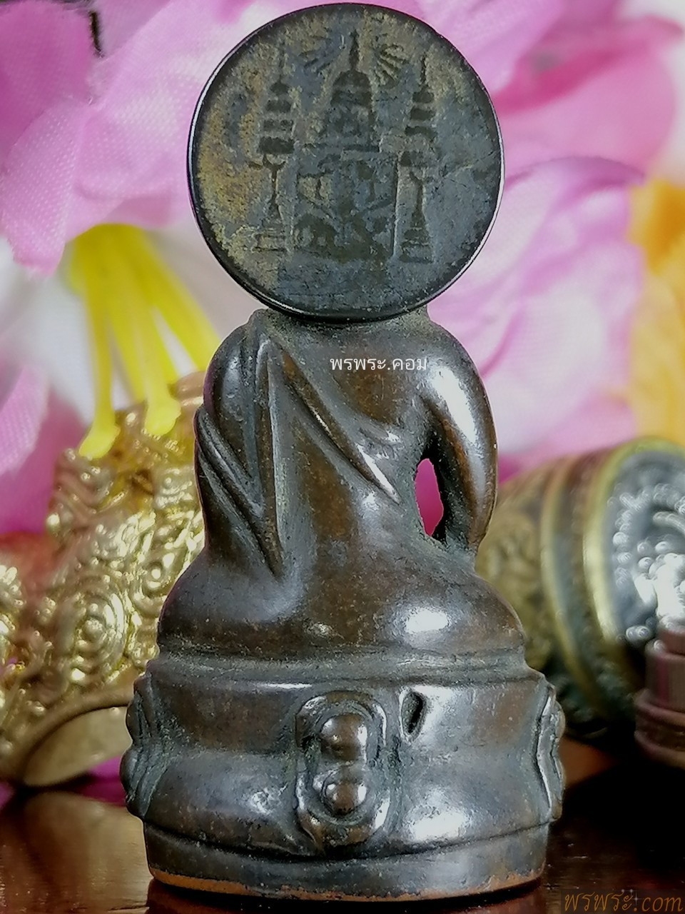 พระโชว์ วทพ//พระกริ่ง​ปวเรศ​ ประภามณฑล​ หลังตรา​สัญญา​ลักษณ์​ หมุดทอง​ เนื้อ​สัมฤทธิ์​(นวะ)​กริ่งดัง//พบ1องค์​26/03/2558//11514 พระโชว์ วทพ// พระกริ่ง​ปวเรศ​ ประภามณฑล​ หลังตรา​สัญญา​ลักษณ์​ หมุดทอง​ เนื้อ​สัมฤทธิ์​(นวะ)​กริ่งดัง//พบ1องค์​26/03/2558 Phra Kring Pawaret, Prabhamonthon, behind the symbol, gold pin. Phra Kring Pawaret，Prabhamonthon，在符号后面，金别针。