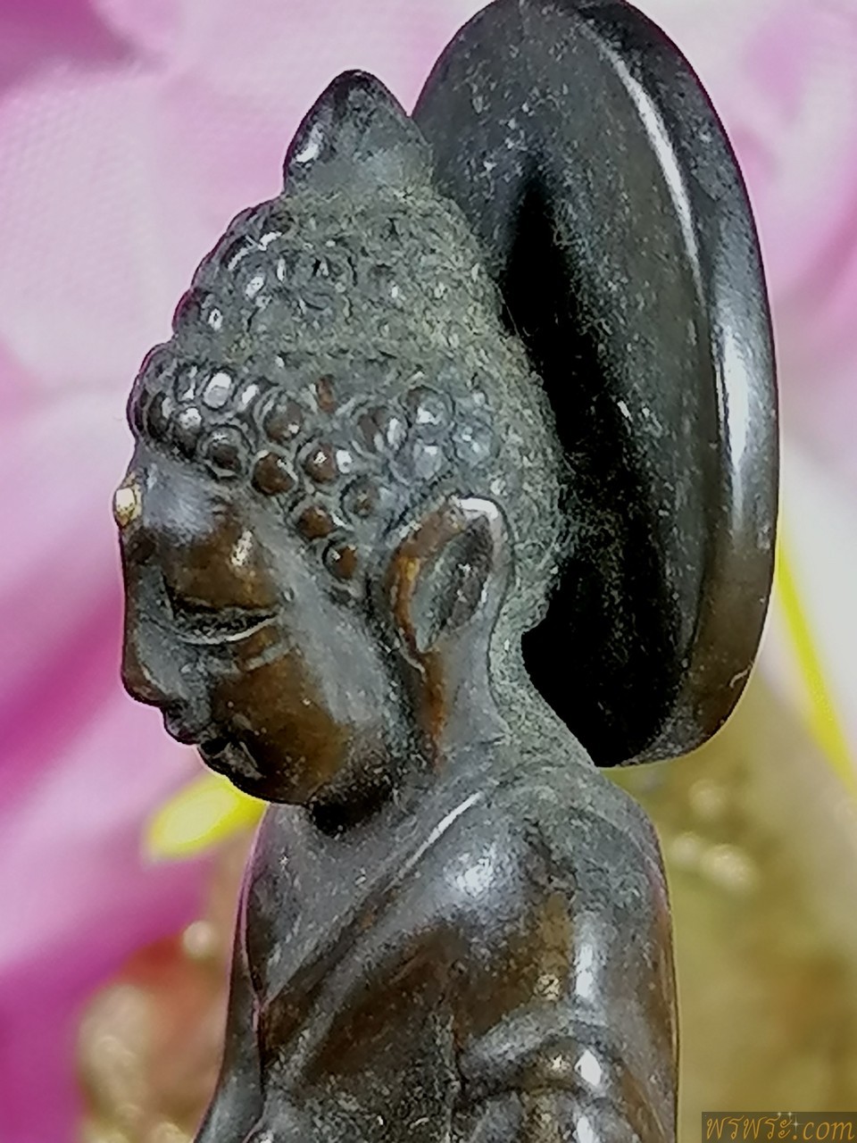 พระโชว์ วทพ//พระกริ่ง​ปวเรศ​ ประภามณฑล​ หลังตรา​สัญญา​ลักษณ์​ หมุดทอง​ เนื้อ​สัมฤทธิ์​(นวะ)​กริ่งดัง//พบ1องค์​26/03/2558//11514 พระโชว์ วทพ// พระกริ่ง​ปวเรศ​ ประภามณฑล​ หลังตรา​สัญญา​ลักษณ์​ หมุดทอง​ เนื้อ​สัมฤทธิ์​(นวะ)​กริ่งดัง//พบ1องค์​26/03/2558 Phra Kring Pawaret, Prabhamonthon, behind the symbol, gold pin. Phra Kring Pawaret，Prabhamonthon，在符号后面，金别针。