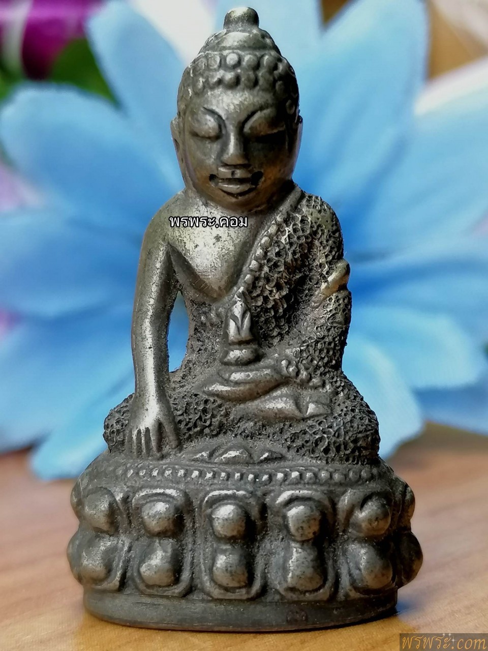 พระโชว์ วทพ//พระกริ่ง จีวรลาย เนื้อสัมฤทธิ์เงิน กริ่งดัง ก่อนปี2500//พบ1องค์ ณ.วันที่22/08/2566