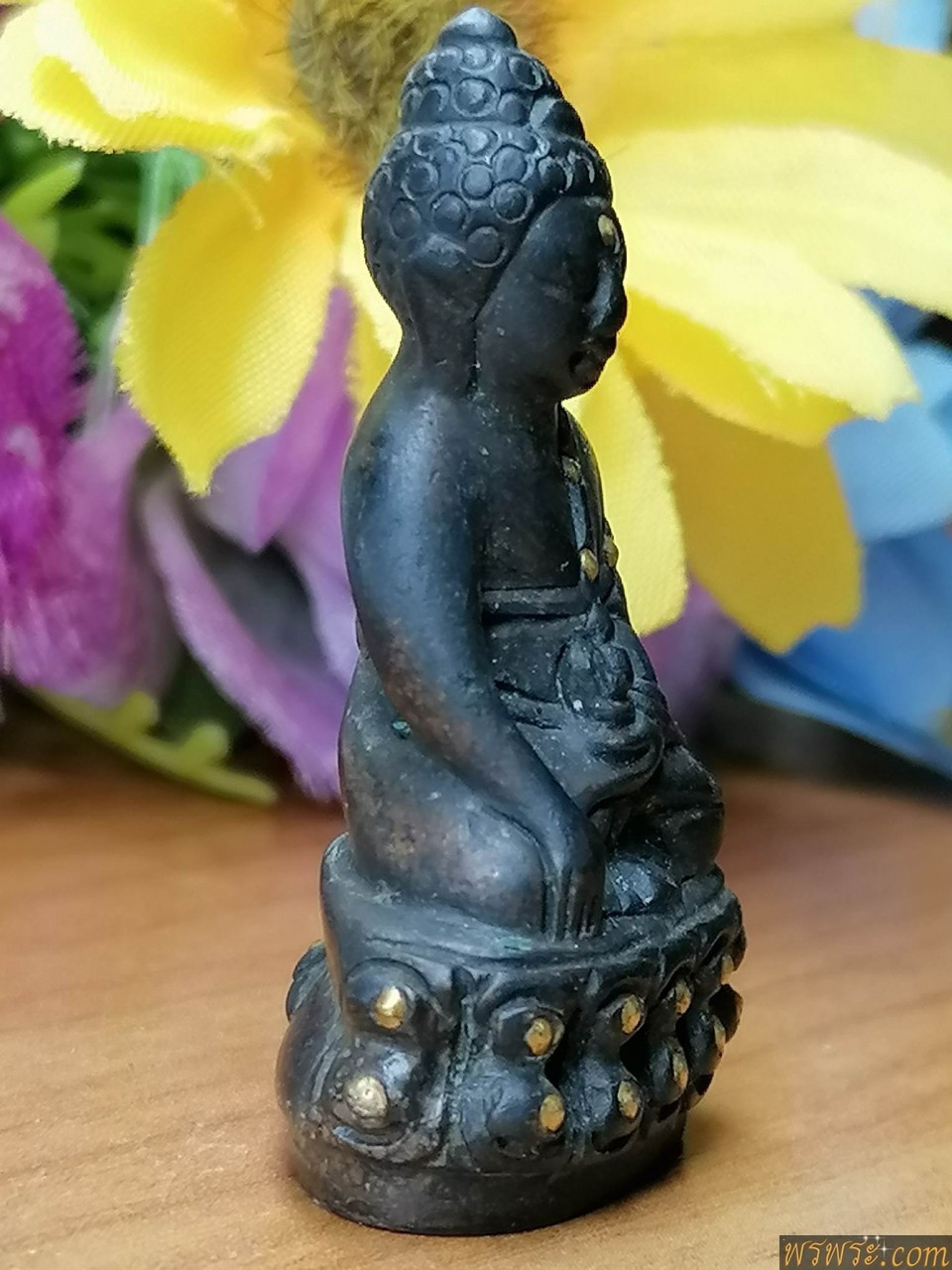 พระกริ่งปวเรศ หมุดทองคำ เนื้อสัมฤทธิ์ กริ่งดัง