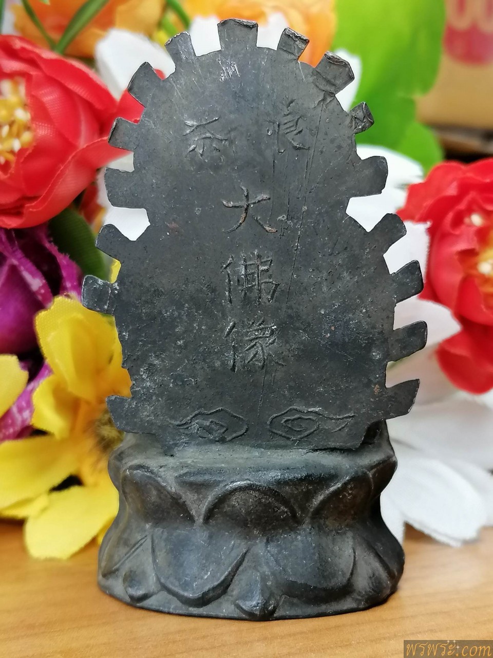 พระทรงจีน พระยูไล ประภามลฑล รูปพระ5องค์ หลังอักษรจีน5คำ เนื้อสัมฤทธิ์ /พบ1องค์ ณ.วันที่07/08/2566//ขนาด 3*4ซม สูง 7วม.