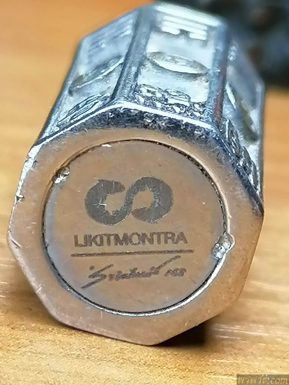 ปิด/ตะกรุด อักษรจีนมงคล LIKITMONTRA เขย่าดัง