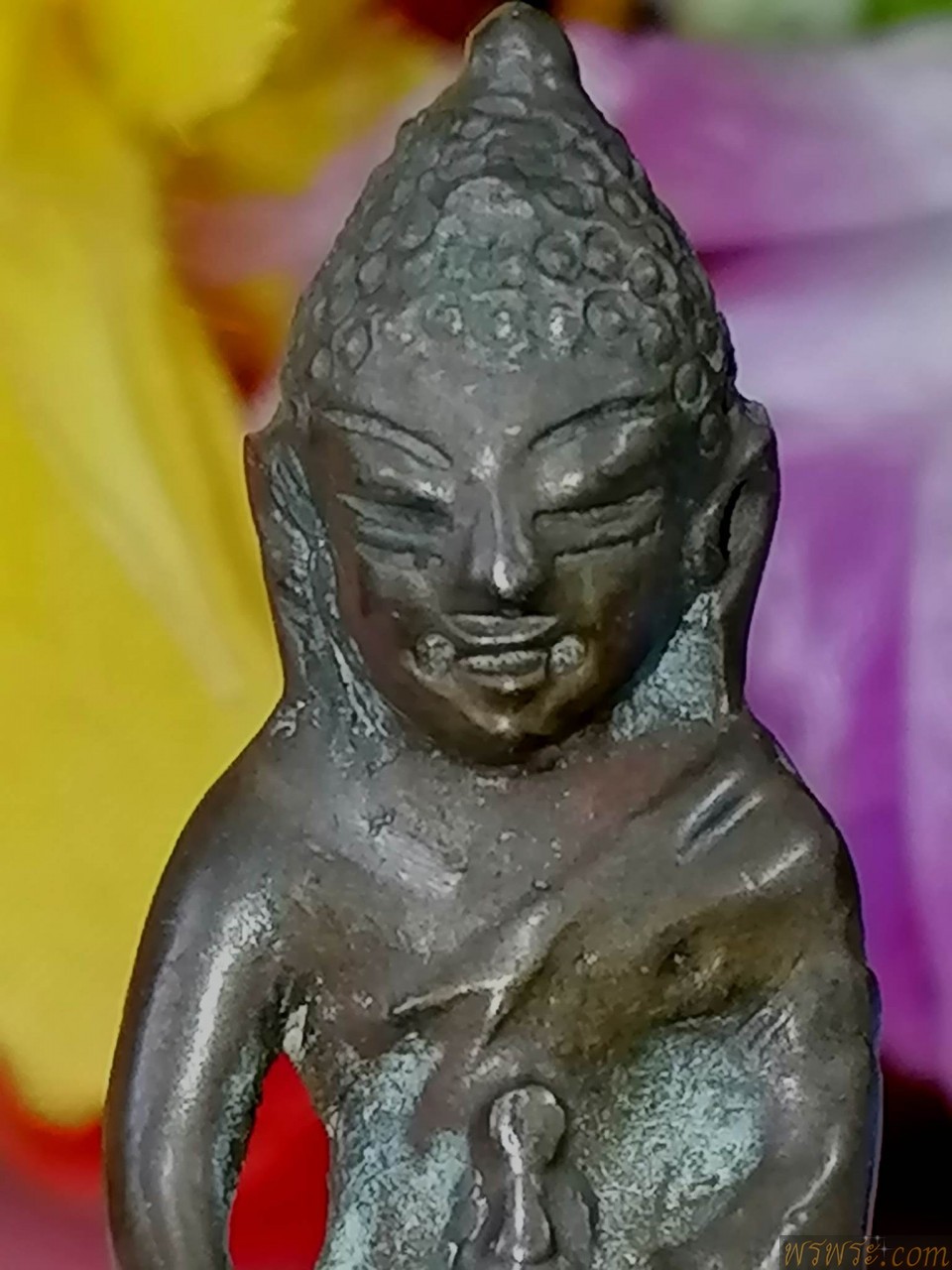 พระกริ่งปวเรศ ร.๕  เนื้อสัมฤทธิ์ กริ่งดัง ก่อนปี2500 Phra krìng pwreṣ̄ r.5  Neụ̄̂x s̄ạmvthṭhi̒ krìng dạng k̀xn pī2500 Phra Kring Pawaret Rama 5，青铜材质，响亮的钟声，1957 年之前。พระกริ่งปวเรศ ร.๕ จารย์ มะอะอุ เนื้อสัมฤทธิ์ กริ่งดัง ก่อนปี2500//