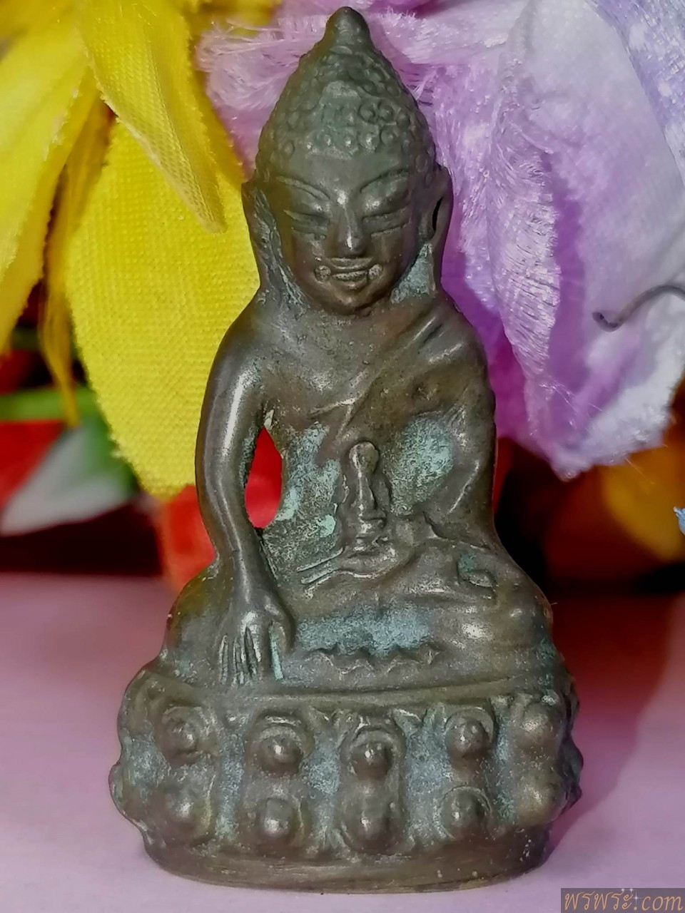 พระกริ่งปวเรศ ร.๕  เนื้อสัมฤทธิ์ กริ่งดัง ก่อนปี2500 Phra krìng pwreṣ̄ r.5  Neụ̄̂x s̄ạmvthṭhi̒ krìng dạng k̀xn pī2500 Phra Kring Pawaret Rama 5，青铜材质，响亮的钟声，1957 年之前。พระกริ่งปวเรศ ร.๕ จารย์ มะอะอุ เนื้อสัมฤทธิ์ กริ่งดัง ก่อนปี2500//