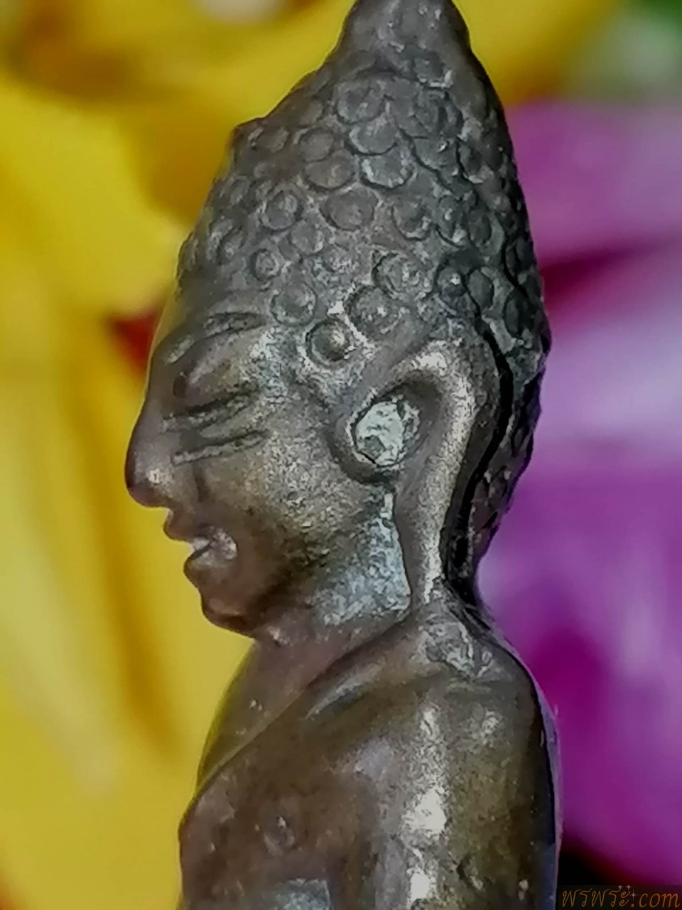 พระกริ่งปวเรศ ร.๕  เนื้อสัมฤทธิ์ กริ่งดัง ก่อนปี2500 Phra krìng pwreṣ̄ r.5  Neụ̄̂x s̄ạmvthṭhi̒ krìng dạng k̀xn pī2500 Phra Kring Pawaret Rama 5，青铜材质，响亮的钟声，1957 年之前。พระกริ่งปวเรศ ร.๕ จารย์ มะอะอุ เนื้อสัมฤทธิ์ กริ่งดัง ก่อนปี2500//