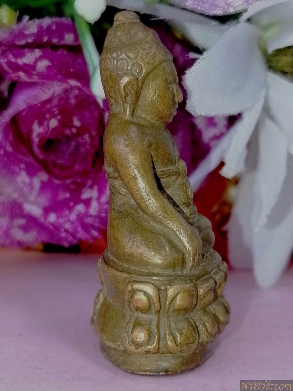 พระกริ่งปวเรศ เนื้อสำริด กริ่งดัง พิมพ์หายากPhra Kring Pawaret, bronze material, loud bell, rare print. Phra Kring Pawaret，青铜材质，响亮的钟声，罕见的印刷。 Phra Kring Pawaret, qīngtóng cáizhì, xiǎngliàng de zhōng shēng, hǎnjiàn de yìnshuā.