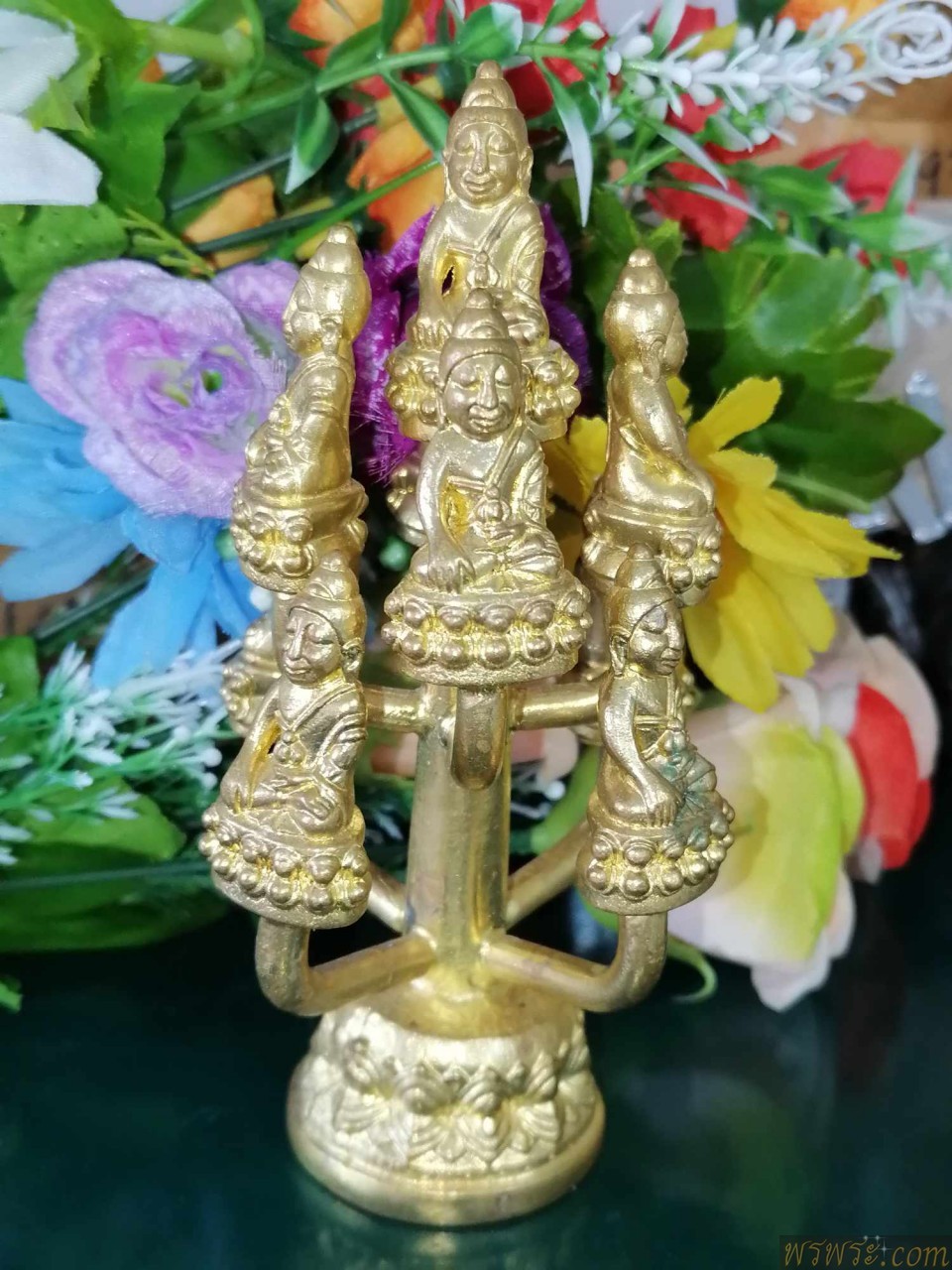 พระกริ่ง ช่อ๙ ปทุมสุริยวงศ์ เนื้อสำริด สีทอง กริ่งดัง//ฬต้ฐานบรรจุกริ่ง เขย่าดังดี//ช่อ๙ พิมพ์ นี้ บรรจุกริ่งด้วย พบ1ช่อ/9องค์ ณ.วันที่20/808/2567