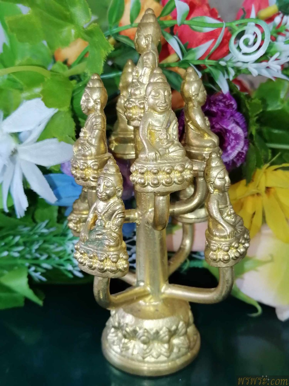 พระกริ่ง ช่อ๙ ปทุมสุริยวงศ์ เนื้อสำริด สีทอง กริ่งดัง//ฬต้ฐานบรรจุกริ่ง เขย่าดังดี//ช่อ๙ พิมพ์ นี้ บรรจุกริ่งด้วย พบ1ช่อ/9องค์ ณ.วันที่20/808/2567