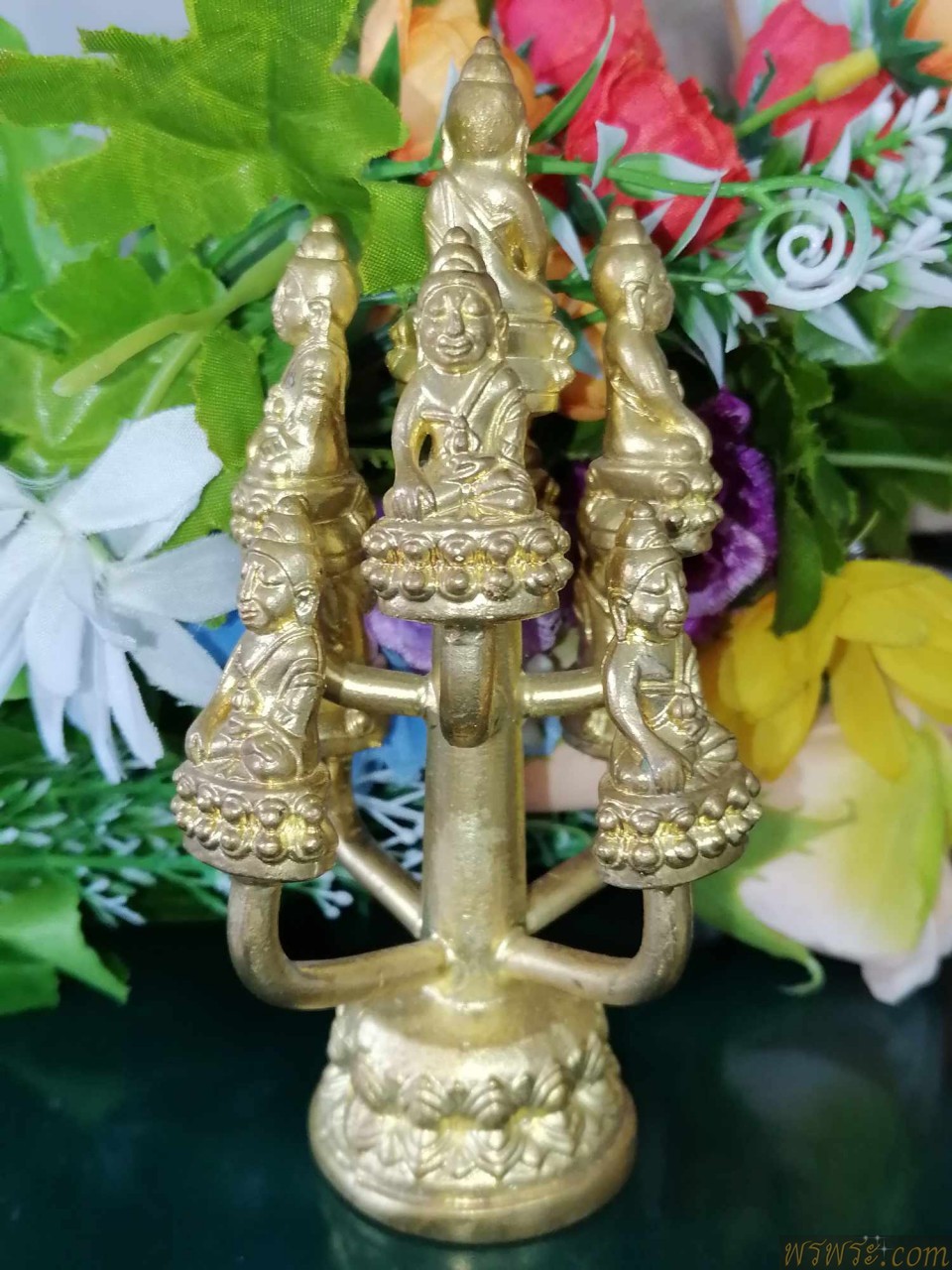 พระกริ่ง ช่อ๙ ปทุมสุริยวงศ์ เนื้อสำริด สีทอง กริ่งดัง//ฬต้ฐานบรรจุกริ่ง เขย่าดังดี//ช่อ๙ พิมพ์ นี้ บรรจุกริ่งด้วย พบ1ช่อ/9องค์ ณ.วันที่20/808/2567