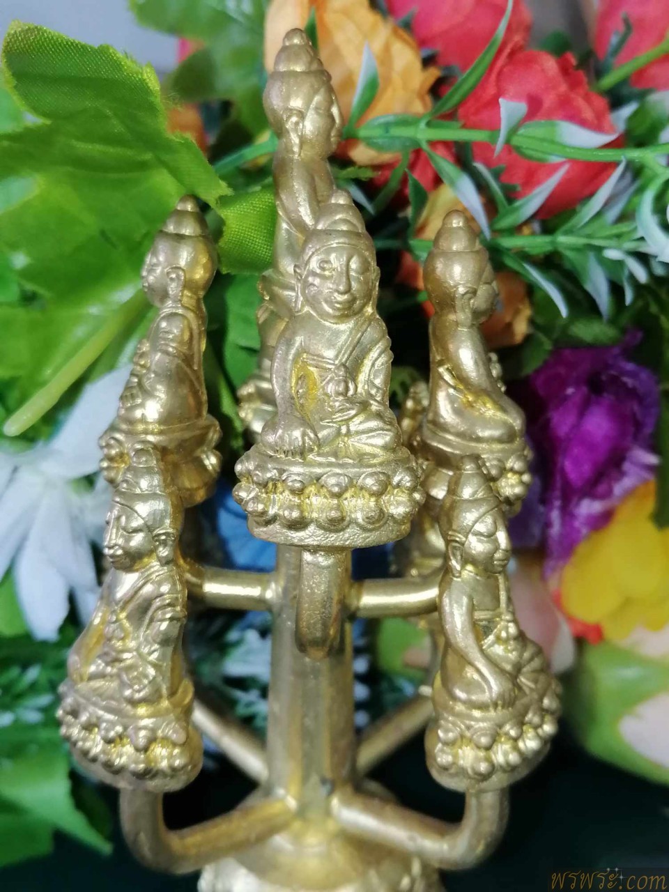 พระกริ่ง ช่อ๙ ปทุมสุริยวงศ์ เนื้อสำริด สีทอง กริ่งดัง//ฬต้ฐานบรรจุกริ่ง เขย่าดังดี//ช่อ๙ พิมพ์ นี้ บรรจุกริ่งด้วย พบ1ช่อ/9องค์ ณ.วันที่20/808/2567