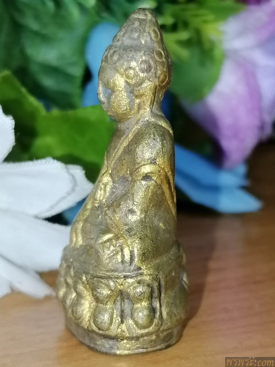 พระ​กริ่ง​ปวเรศ​ สมบูรณ์​พูน​สุข​ เนื้อ​สัมฤทธิ์​เปียก​ทอง​ ใต้ฐาน​ยันต์​ กริ่ง​ดัง​