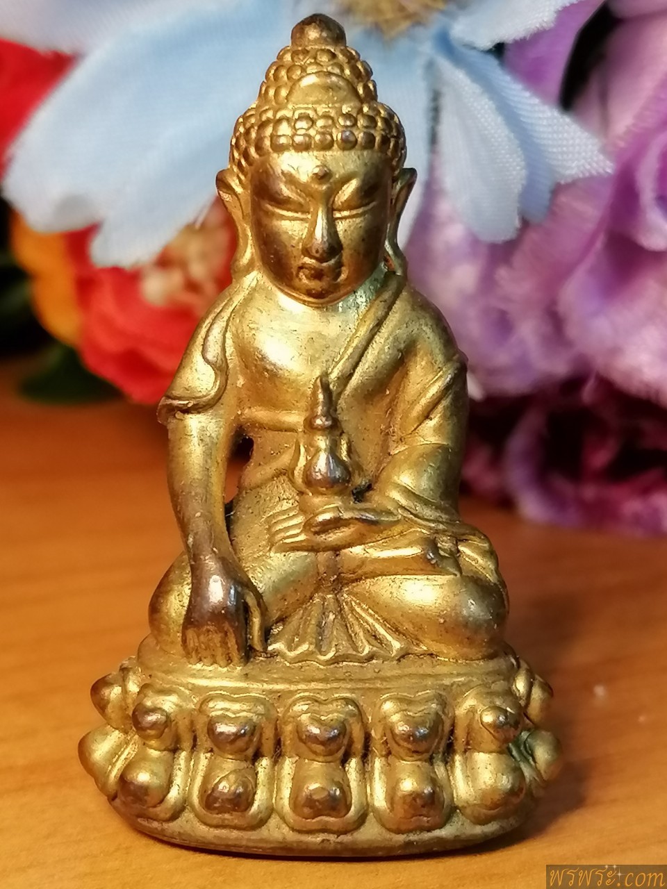 พระ​กริ่ง​ ทรงเครื่อง​จีน​ ใต้ฐาน​ รูป​ พระพุทธจีน​  เนื้อ​สัมฤทธิ์​ เปียก​ทอง​  กริ่ง​ดัง​