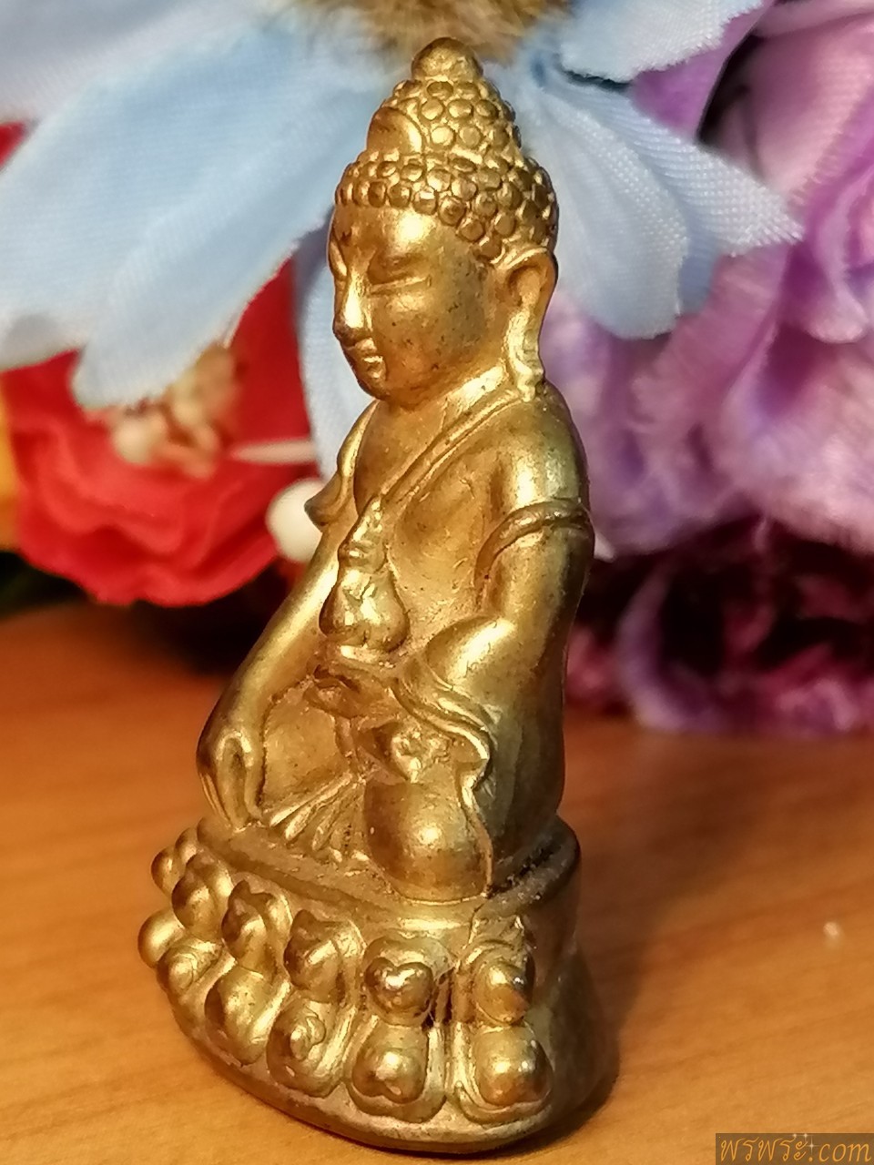 พระ​กริ่ง​ ทรงเครื่อง​จีน​ ใต้ฐาน​ รูป​ พระพุทธจีน​  เนื้อ​สัมฤทธิ์​ เปียก​ทอง​  กริ่ง​ดัง​