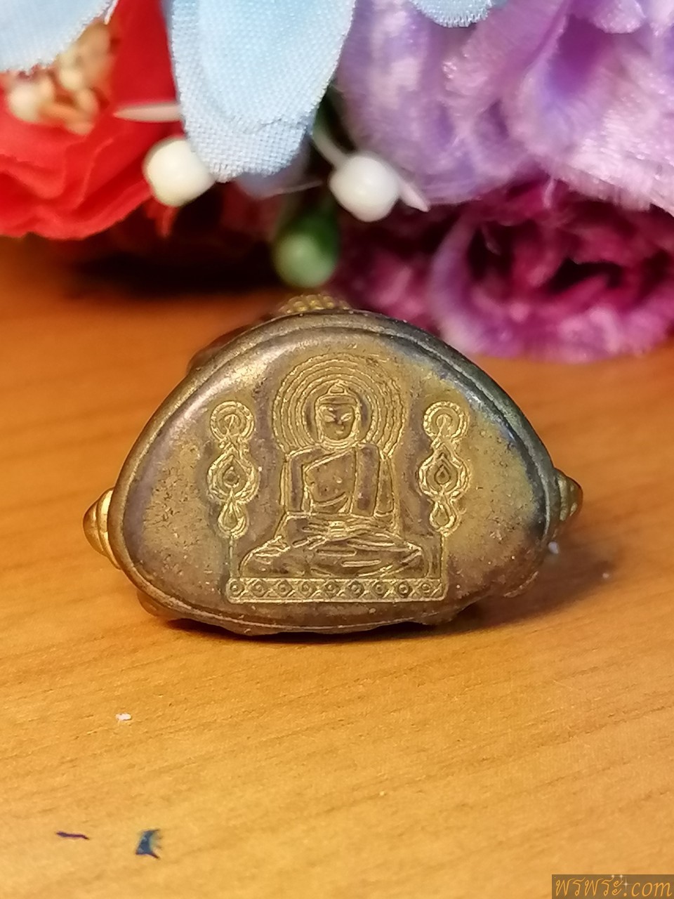 พระ​กริ่ง​ ทรงเครื่อง​จีน​ ใต้ฐาน​ รูป​ พระพุทธจีน​  เนื้อ​สัมฤทธิ์​ เปียก​ทอง​  กริ่ง​ดัง​