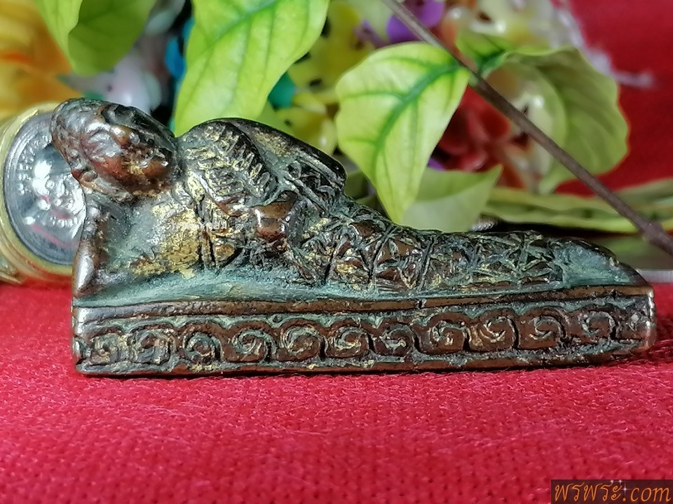 เฑาะทลีทีอ๋อง​ ปางนอน(พระไสยาสน์)​เนื้อสัมฤทธิ์​(สีมันเทศ))ขนาด5.5X1.6ซม.สูง2.6ซม.//​พบ1องค์​ ณ.วันที่29ต.ค2565