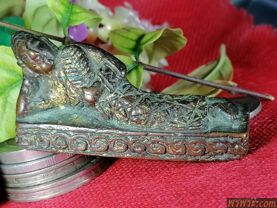 เฑาะทลีทีอ๋อง​ ปางนอน(พระไสยาสน์)​เนื้อสัมฤทธิ์​(สีมันเทศ))ขนาด5.5X1.6ซม.สูง2.6ซม.//​พบ1องค์​ ณ.วันที่29ต.ค2565