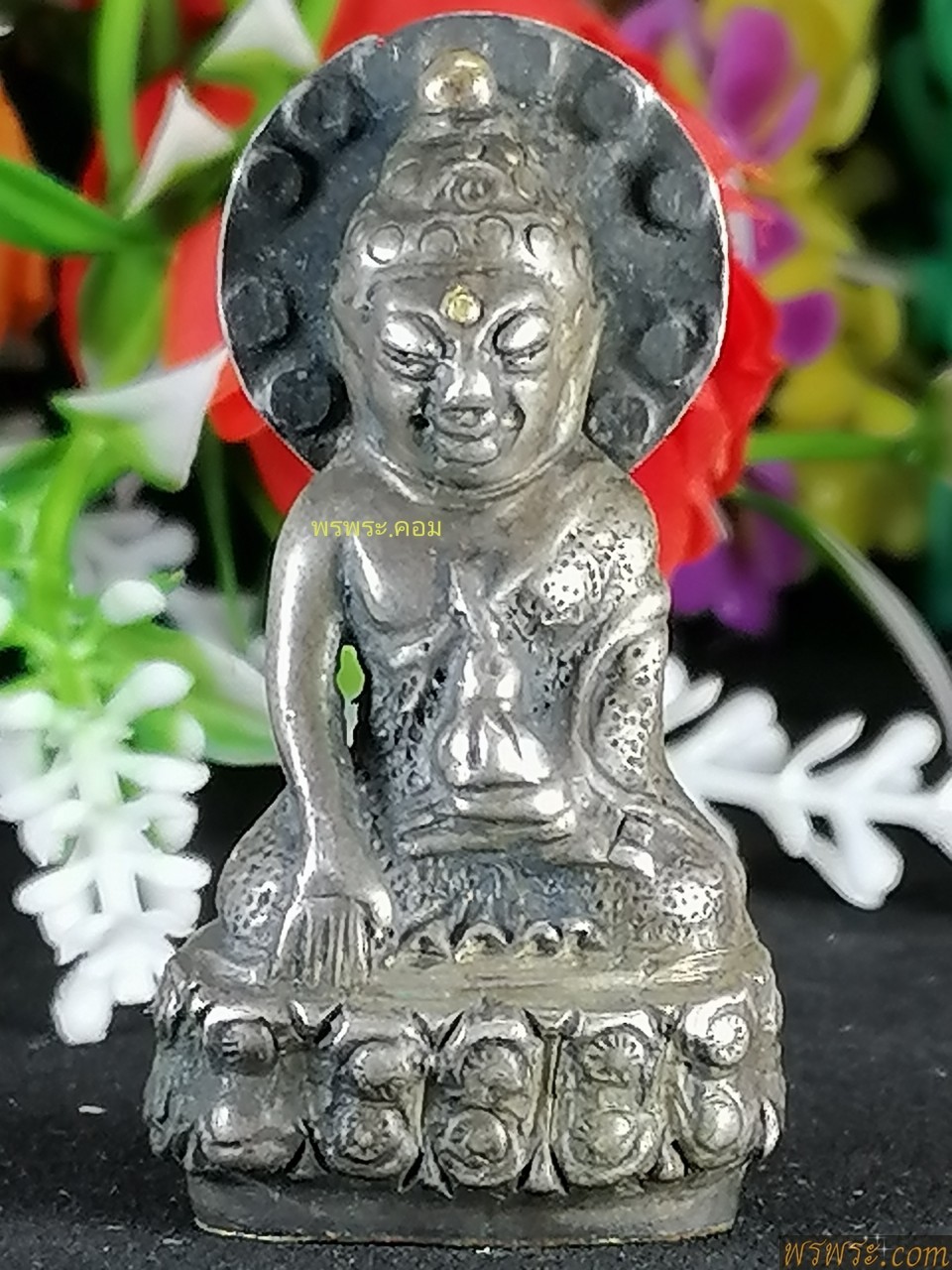 พระโชว์​ วทพ//พระกริ่ง​ปวเรศ​​ ร.๕ประภามลฑล​ ดุลนูนกลม6+4จุด  หลัง​ หัวนะโม​ บนดอกไม้ลายไทย4ดอก แต่งดุลลาย ตอกลาย รอบวง13จุด องค์พระ และบัว8คู่ ตอกลาย​ หลังพระสมเด็จ​ เนื้อเงิน​ และ​ อุณาโลม​ ทองคำ​ แผ่นทองคำใต้ฐาน​ จารย์​ มะ​ อะ​ อุ​ กริ่งดังแน่นๆ​แต่งลายจีวร//พบ​ ที่​ ชม​ 1องค์​ ณ.วันที่17/01/2566