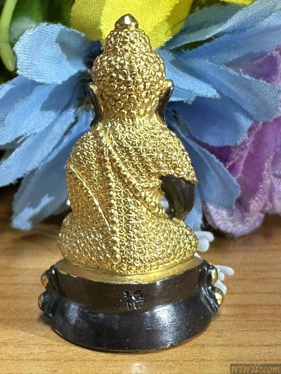 พระกริ่ง เนื้อสำริด ทาทอง กริ่งดัง ใต้ฐาน ภาษาจีน เฮง เฮง เฮง ฮก ลก สิ่ว 100ปี เป็นดังเทพ