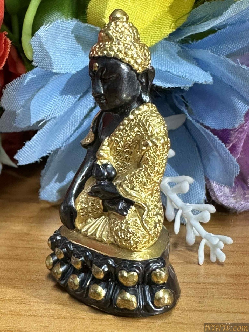 พระกริ่ง เนื้อสำริด ทาทอง กริ่งดัง ใต้ฐาน ภาษาจีน เฮง เฮง เฮง ฮก ลก สิ่ว 100ปี เป็นดังเทพ