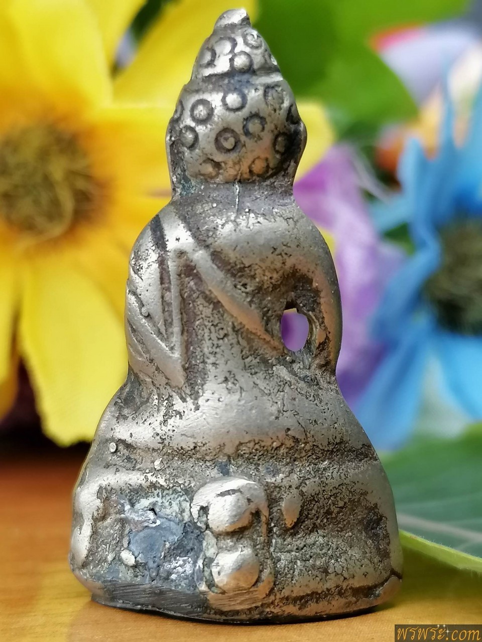 พระกริ่งปวเรศ เนื้อสำริดเงิน กริ่งดัง