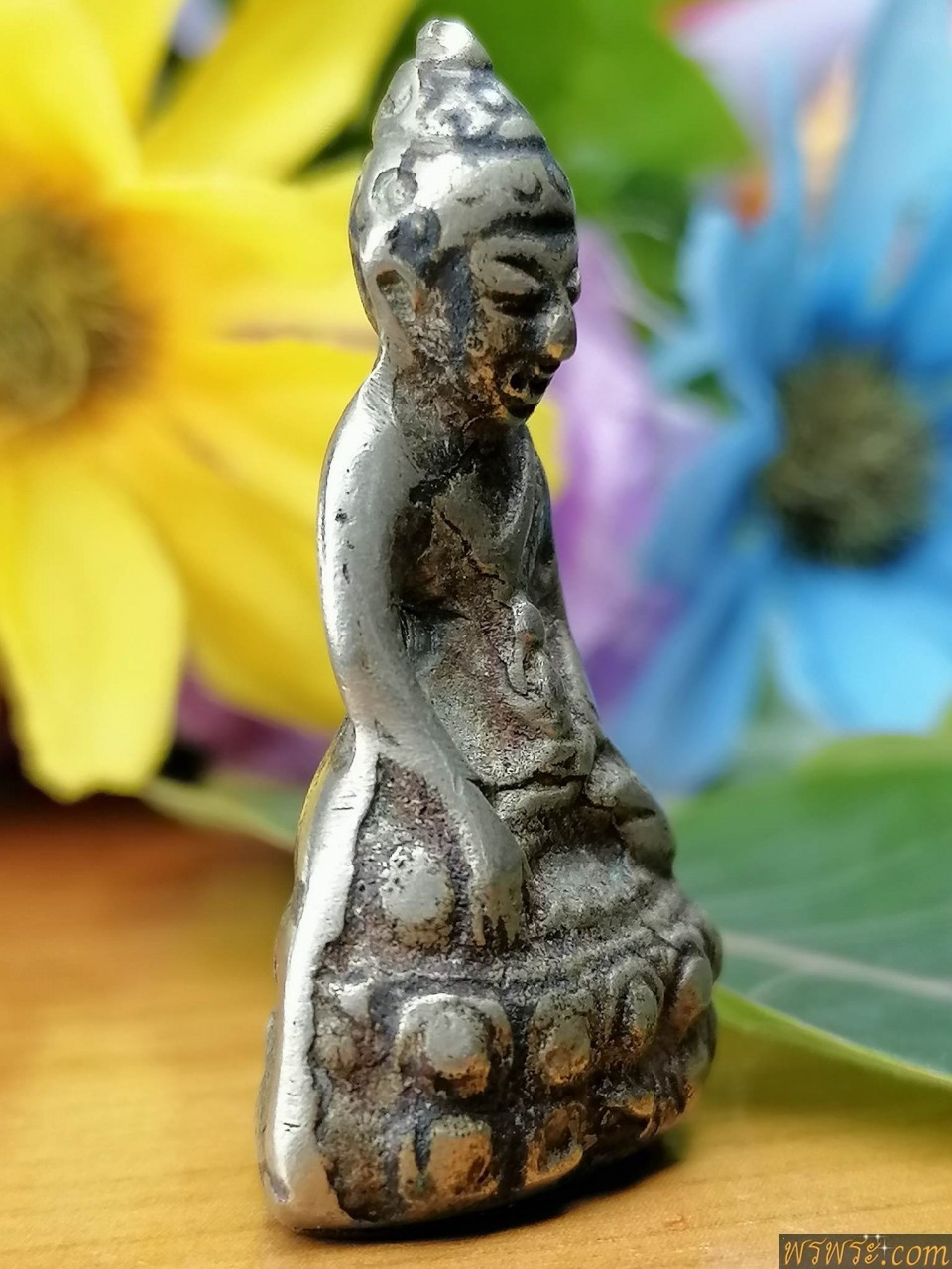 พระกริ่งปวเรศ เนื้อสำริดเงิน กริ่งดัง