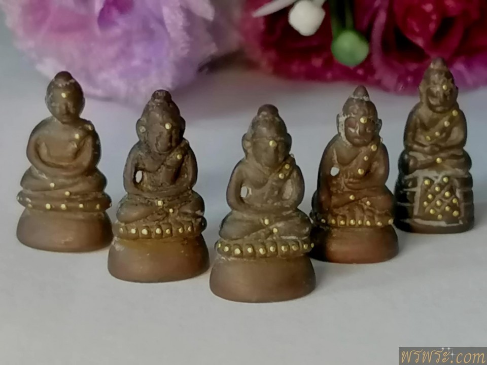 กริ่ง พระชัยวัฒน์ หมุดทอง แผ่นปิดใต้ฐาน ทองคำ มีจารย์ เนื้อสำริด กริ่งดัง//5องค์