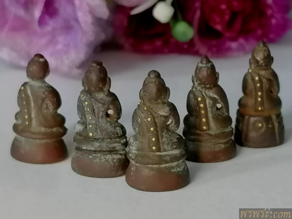 กริ่ง พระชัยวัฒน์ หมุดทอง แผ่นปิดใต้ฐาน ทองคำ มีจารย์ เนื้อสำริด กริ่งดัง//5องค์