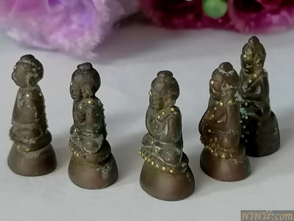 กริ่ง พระชัยวัฒน์ หมุดทอง แผ่นปิดใต้ฐาน ทองคำ มีจารย์ เนื้อสำริด กริ่งดัง//5องค์