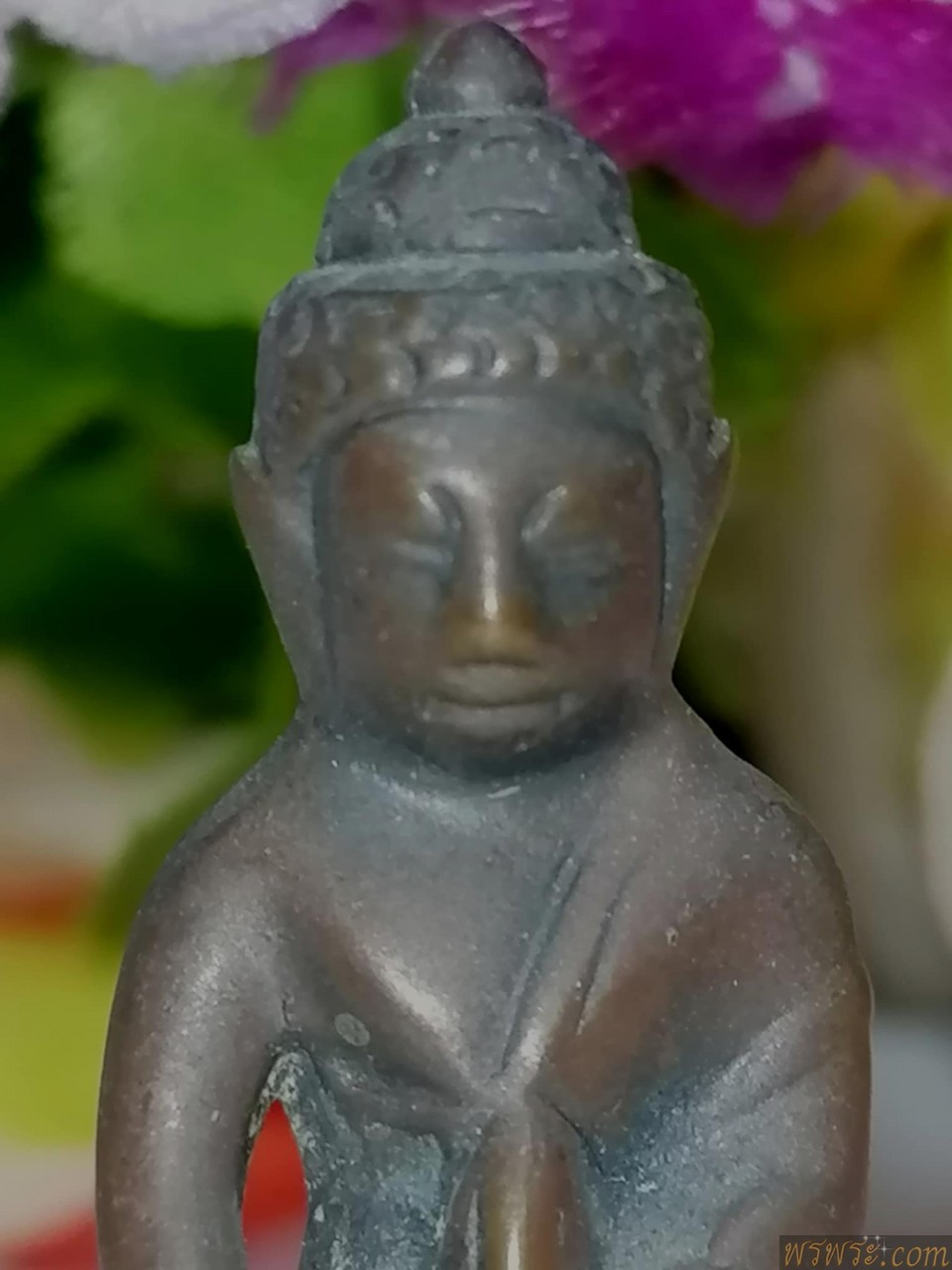 พระกริ่งปวเรศ ทรงจีน ใต้ฐานพระราชวังจีน เนื้อสำริด กริ่งดัง