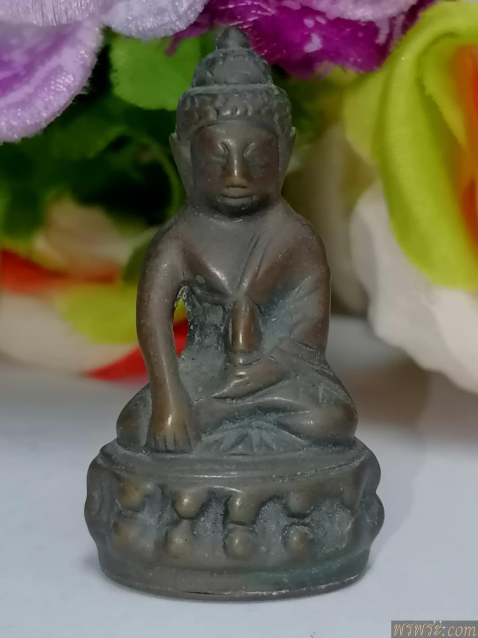 พระกริ่งปวเรศ ทรงจีน ใต้ฐานพระราชวังจีน เนื้อสำริด กริ่งดัง