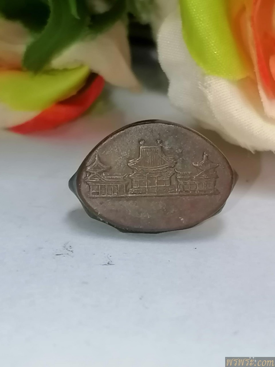 พระกริ่งปวเรศ ทรงจีน ใต้ฐานพระราชวังจีน เนื้อสำริด กริ่งดัง